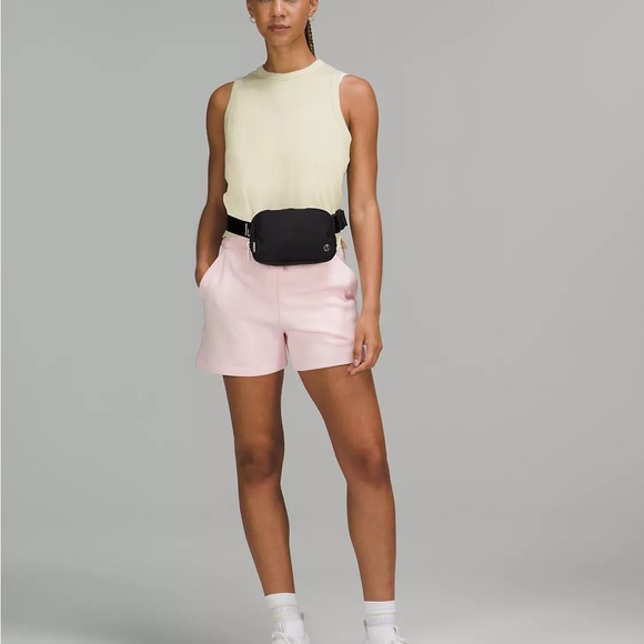 *NEW* Lululemon Everywhere Belt Bag - Black - Picture 2 of 8